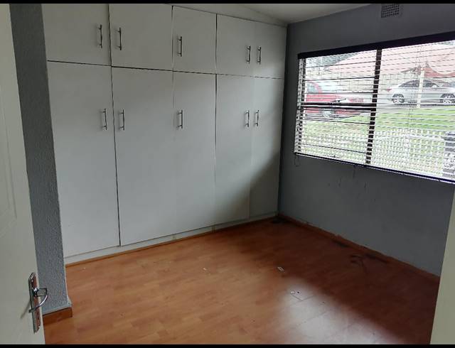 2 bed property for sale in RIDGEWAY